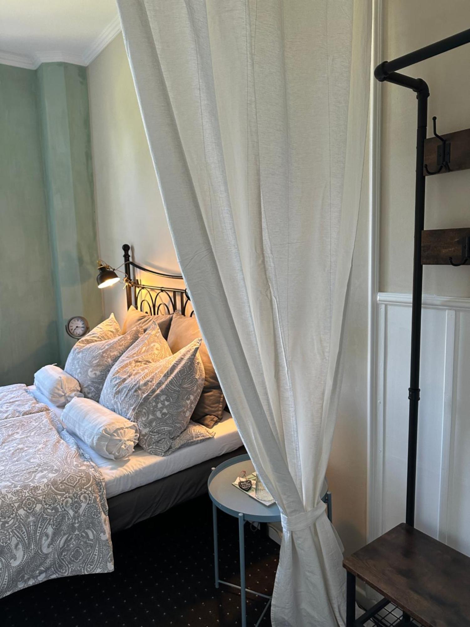 Altes Pastorat Bed & Breakfast Barmstedt Dış mekan fotoğraf