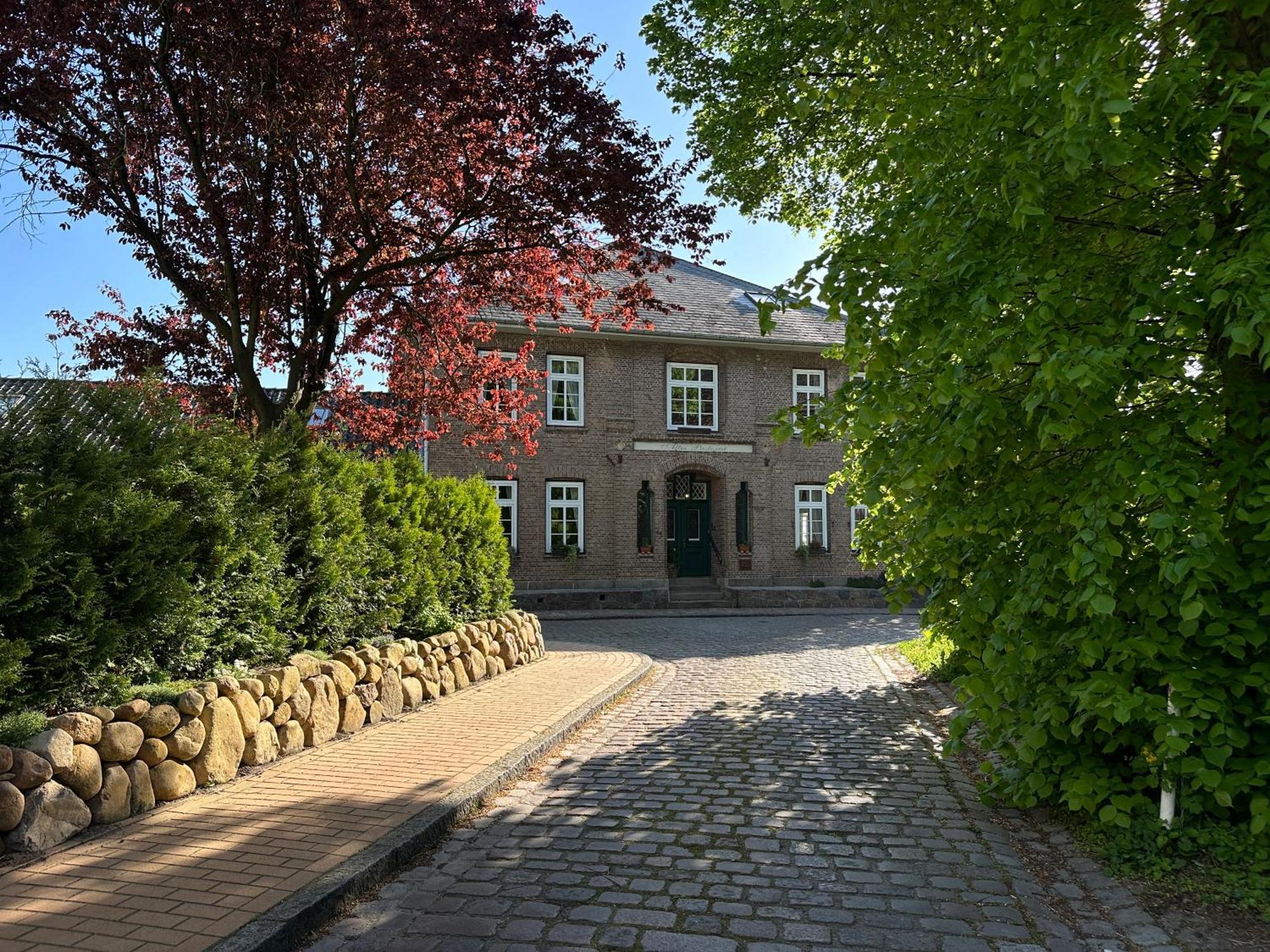 Altes Pastorat Bed & Breakfast Barmstedt Dış mekan fotoğraf